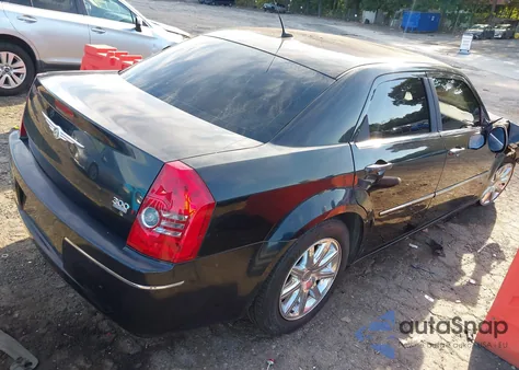2008 Chrysler 300 Touring z USA, uszkodzony, nr VIN 2C3LA53G68H135883